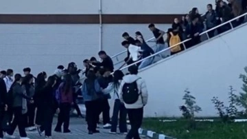 Okulda korku dolu anlar: Sopalarla baskın yaptılar