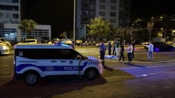 Önce kamyonet çarptı sonra otomobil ezdi