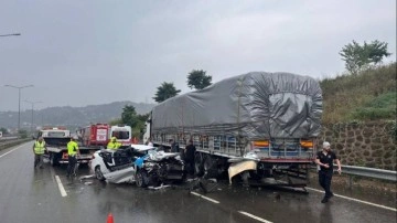Ordu'da otomobil tıra arkadan çarptı: 1 ölü, 2 yaralı!