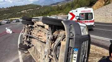 Osmaniye'de devrilen minibüsteki 13 kişi yaralandı