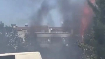 Otlukta çıkan yangın park halindeki araçlara sıçradı