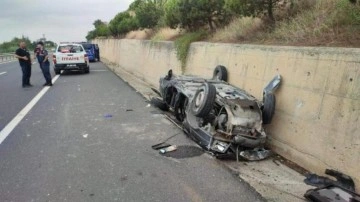 Otomobil, istinat duvarına &ccedil;arptı; 2'si &ccedil;ocuk, 4 yaralı