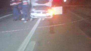 Otomobil, park halindeki kamyona çarptı: 1 ölü, 1 yaralı.