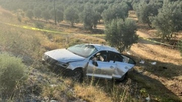 Otomobil zeytin bahçesine uçtu: Baba öldü, eşi ve çocukları yaralandı