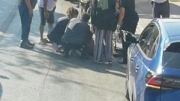Otomobilin &ccedil;arptığı bisikletli &ouml;ld&uuml;