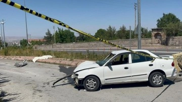 Otomobilin çarptığı yaya öldü, sürücü yaralandı