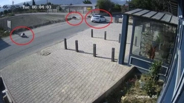 Otomobille çarpışıp motosikletten metrelerce havaya uçtular
