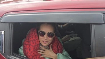 Oyuncu Özgü Namal trafik kazası geçirdi