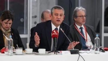 &Ouml;zel'e Br&uuml;ksel'de şok! Hayranlık duyduğu isim 5 dakika bile ayırmayınca tepki g&ouml;sterdi...