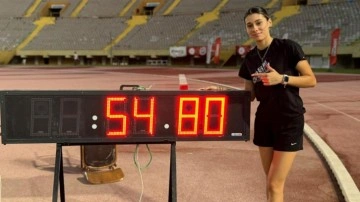 Özel milli sporcu Aysel Önder’den dünya rekoru