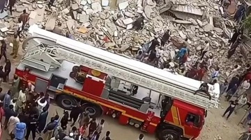 Pakistan'da çöken binada hayatını kaybedenlerin sayısı 27’ye yükseldi