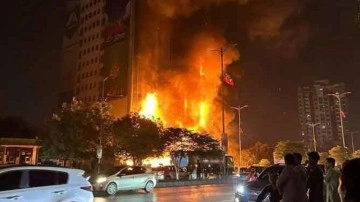 Pakistan'da AVM yangını: 11 ölü, 22 yaralı