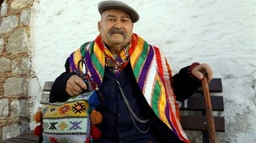 'Pala Kemal Efe' 42 yıldır Y&ouml;r&uuml;k kıyafetiyle tespih satıyor