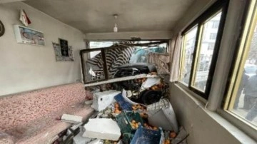 Park halindeyken freni boşalan TIR, taksi durağına ile 5 araca &ccedil;arptı