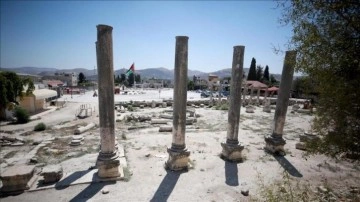 Ramallah'ta tarihi eser rezaleti! İsrail ordusu Bizans sütunlarını vinçle gasp etti