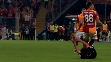 Rams Park'ta çifte kırmızı kart! İki takım da 10 kişi kaldı.