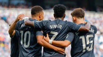 Real Madrid maçında Arda Güler'i çıldırtan hareket! Takım arkadaşları hemen araya girdi
