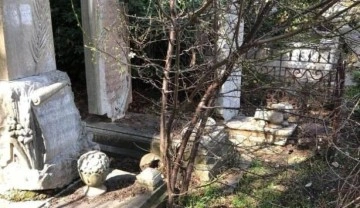 Recaizade Mahmud Ekrem'in mezarı harabeye d&ouml;nd&uuml;