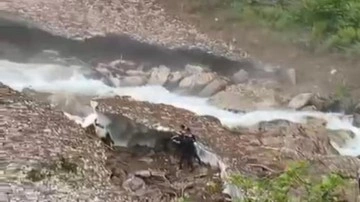 Rize'de Galer Düzü Yaylası'nda kar kütlesi çöktü: Bir kişi aranıyor