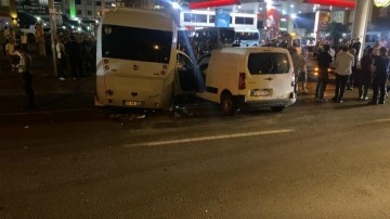 Rize’de yolcu otobüsüyle hafif ticari araç çarpıştı: 10 yaralı