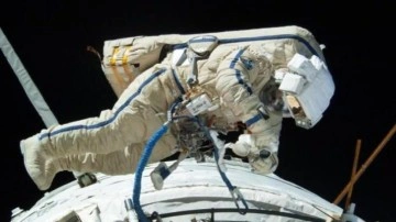 Rus kozmonotlar uzay y&uuml;r&uuml;y&uuml;ş&uuml;ne &ccedil;ıktı