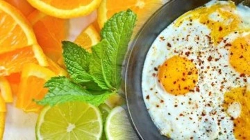 Sabah uyanınca ilk ne yemeli? G&uuml;ne enerjik başlamak i&ccedil;in uyanır uyanmaz t&uuml;ketilmesi gerekenler...