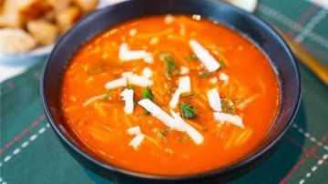 Sal&ccedil;alı tel şehriye &ccedil;orbası nasıl yapılır?