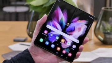 Samsung&rsquo;un katlanabilir akıllı telefon satışları d&uuml;nyada ikiye katlandı