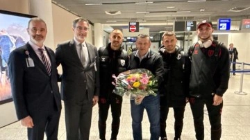 Samsunspor Almanya'da &ccedil;i&ccedil;eklerle karşılandı