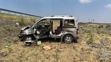 Şanlıurfa'da bir otomobil şarampole devrildi: 4 yaralı