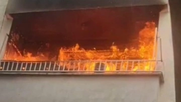 Şanlıurfa'da korkutan yangın: Apartman dairesi alev alev yandı