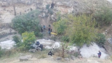 Şarampole devrilen araç bir gün sonra fark edildi: 1 ölü, 1 yaralı