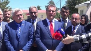 Sarıg&uuml;l'den 48'inci cezaevi &ouml;n&uuml;nde 'genel af' &ccedil;ağrısı