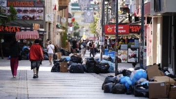 Şehir çöp içinde! Yollara taştı! Vatandaş isyan ediyor
