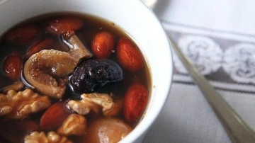 Şekersiz diyet komposto tarifi: Taze meyvelerden karışık komposto&hellip;