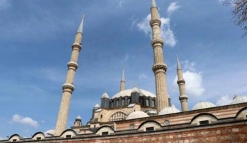 Selimiye Camisi'ne 'İman En B&uuml;y&uuml;k Nimettir' mahyası asıldı