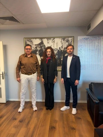 Semra Eyüpoğlu Zafer Partisi’nde.