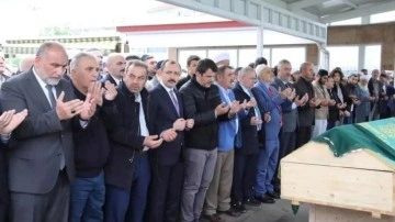 Şenocak ailesinin acı g&uuml;n&uuml;! Dualarla son yolculuğuna uğurlandı
