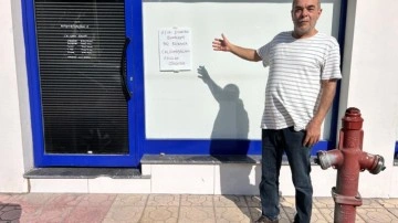 Sıcaklardan bunalan adamın iş yerine astığı not güldürdü!