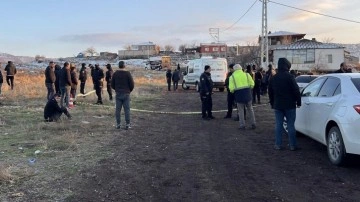 Silahlı kavgada baba &ouml;ld&uuml;, oğlu ve yeğeni yaralandı