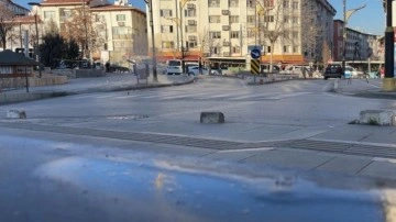 Sivas'ta emniyeti harekete ge&ccedil;iren kutu: Bomba imha ekipleri &ccedil;ağırıldı!