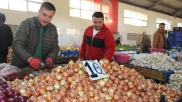 Soğanın kilosu 7 aydır 10 TL