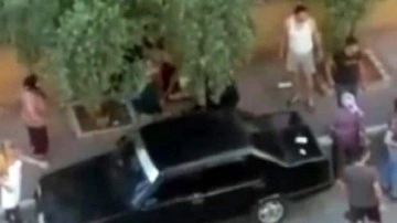 Sokak ortasında bı&ccedil;akladığı kadına kimseyi yanaştırmadı