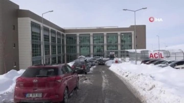 Son dakika haberi: Hastanenin yangın merdiveninde &ouml;l&uuml; bulunan kadın toprağa verildi