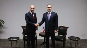 Son dakika... Bakan Fidan'dan kritik temas! Fransız mevkidaşı ile görüştü!