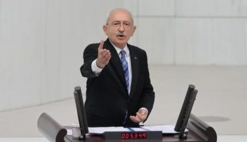 S&ouml;zc&uuml; yazarı Soner Yal&ccedil;ın'dan CHP'ye Atat&uuml;rk eleştirisi: Koca partide kimse kalmadı mı?
