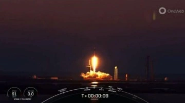 SpaceX, rakibi OneWeb i&ccedil;in uzaya 40 internet uydusu fırlattı