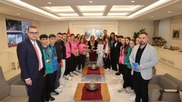 Spor şehri Gaziantep'in şampiyonlarından Başkan Şahin'e ziyaret