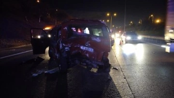 Sultanbeyli'de 2 minibüs feci şekilde çarpıştı: 9 yaralı