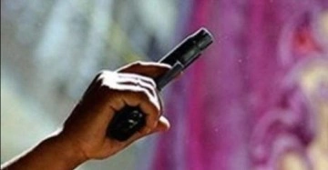 Sultanbeyli'de d&uuml;ğ&uuml;n konvoyunda silahla havaya ateş eden ş&uuml;pheli yakalandı